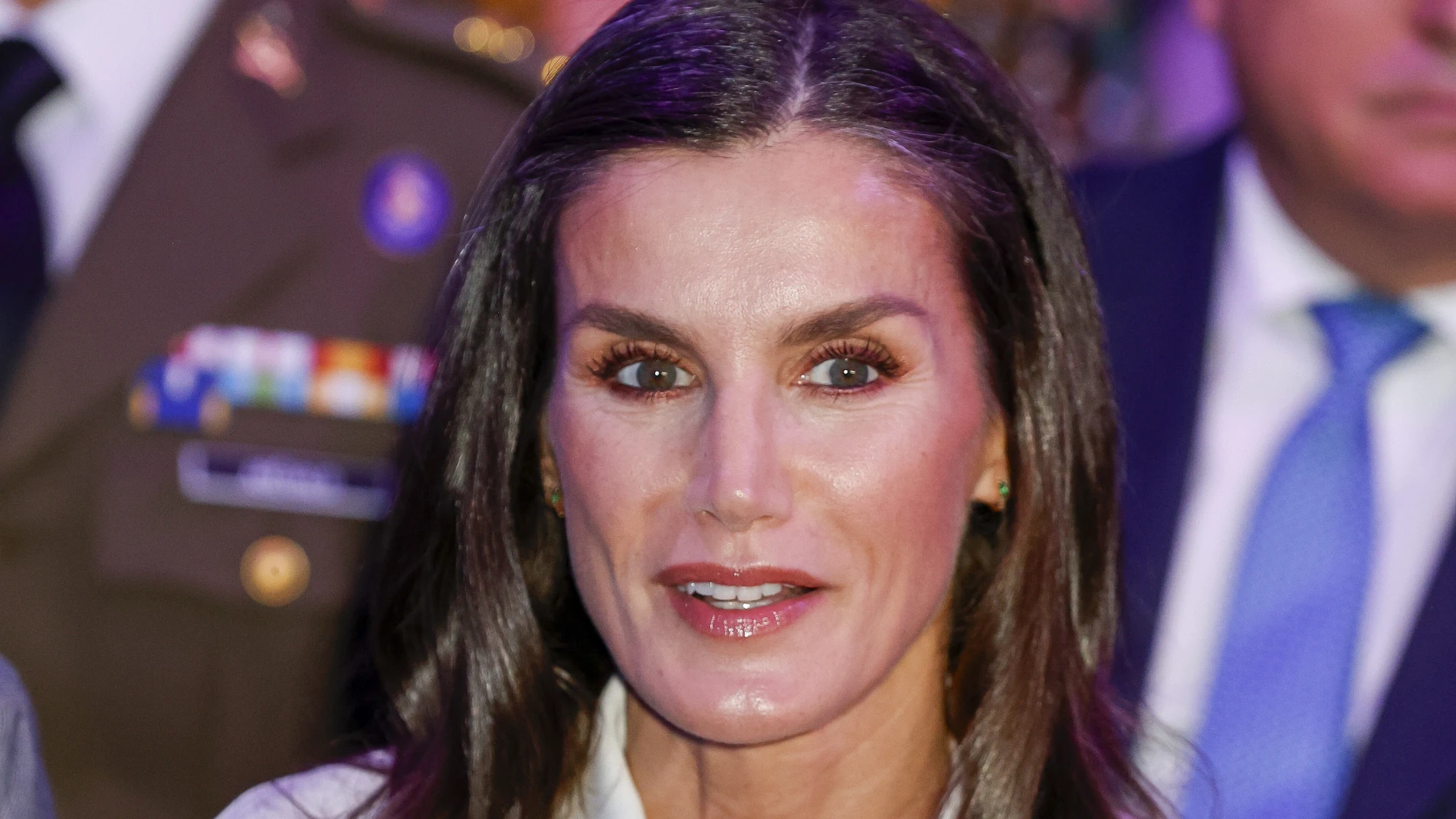 La Reina Letizia apuesta por el estilo preppy.
