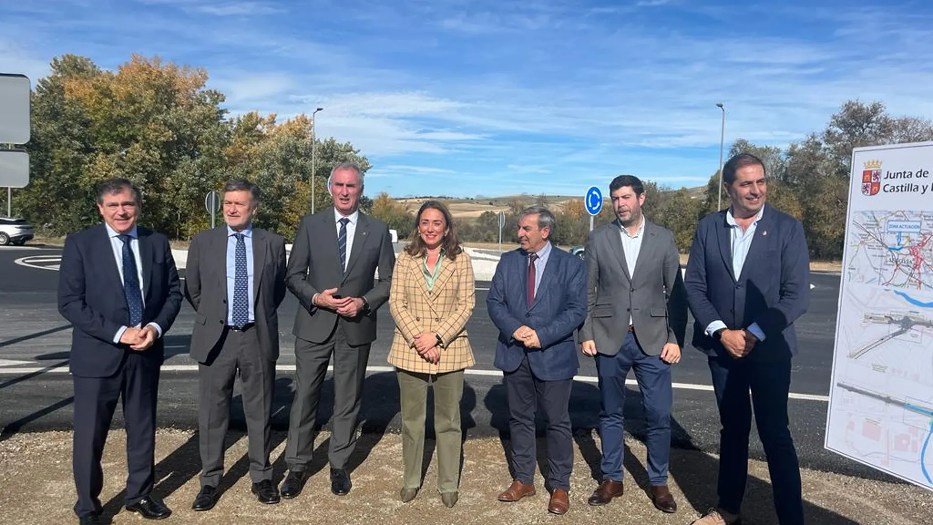 La consejera María González Corral visita, junto al alcalde José Mazarías y Francisco Vázquez, entre otros, el proyecto
