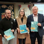 El vicepresidente del Consejo de la Juventud, Juan Antonio Báez, y la presidenta del Consejo de la Juventud de Castilla y León, Sandra Ámez, presentan los datos del Observatorio de Emancipación relativos al segundo semestre de 2022, junto al presidente del CES, Enrique Cabero