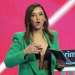 Chenoa con traje verde.
