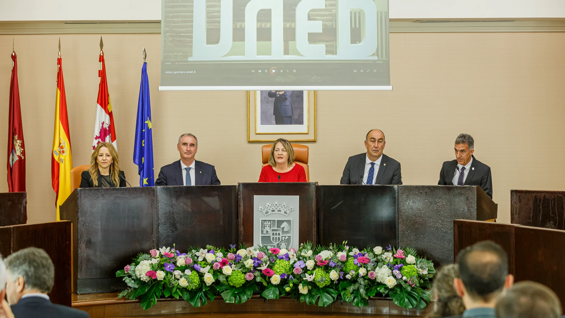 El alcalde de Segovia, José Mazarías, y el presidente de la Diputación, Miguel Ángel de Vicente, asisten al acto de Apertura del Curso Académico 2023/2024 del Centro Asociado a la UNED en Segovia