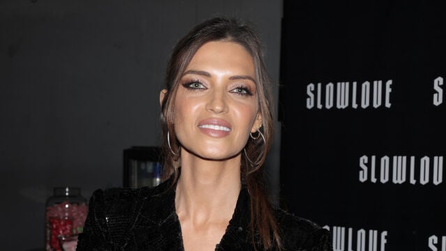 Sara Carbonero guapísima con un look muy rockero.