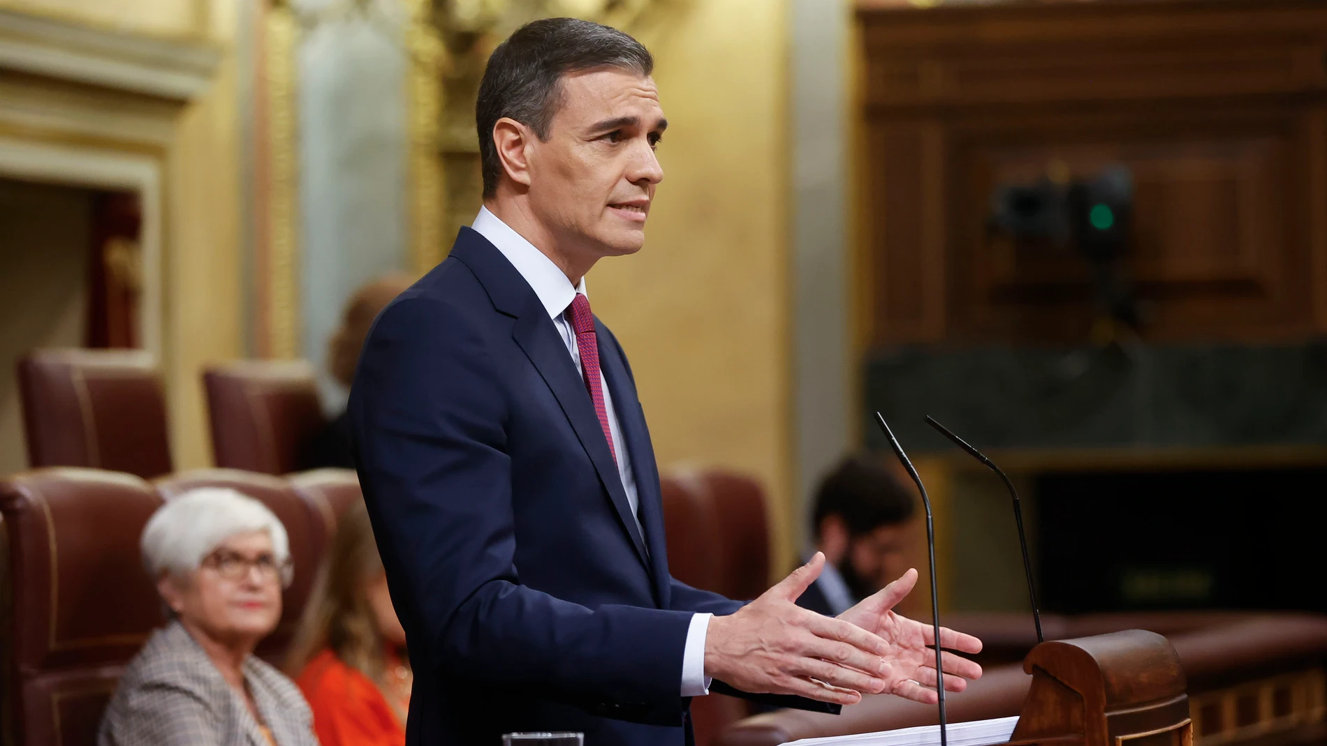 MADRID, 15/11/2023.- el secretario general del PSOE y presidente del Gobierno en funciones, Pedro Sánchez, interviene ante Congreso, donde se celebra el primer día del debate de investidura en el que Sánchez expone su nuevo programa de Gobierno y pide la confianza a la Cámara para revalidar su mandato en la Moncloa, este miércoles en Madrid. EFE/ Juan Carlos Hidalgo