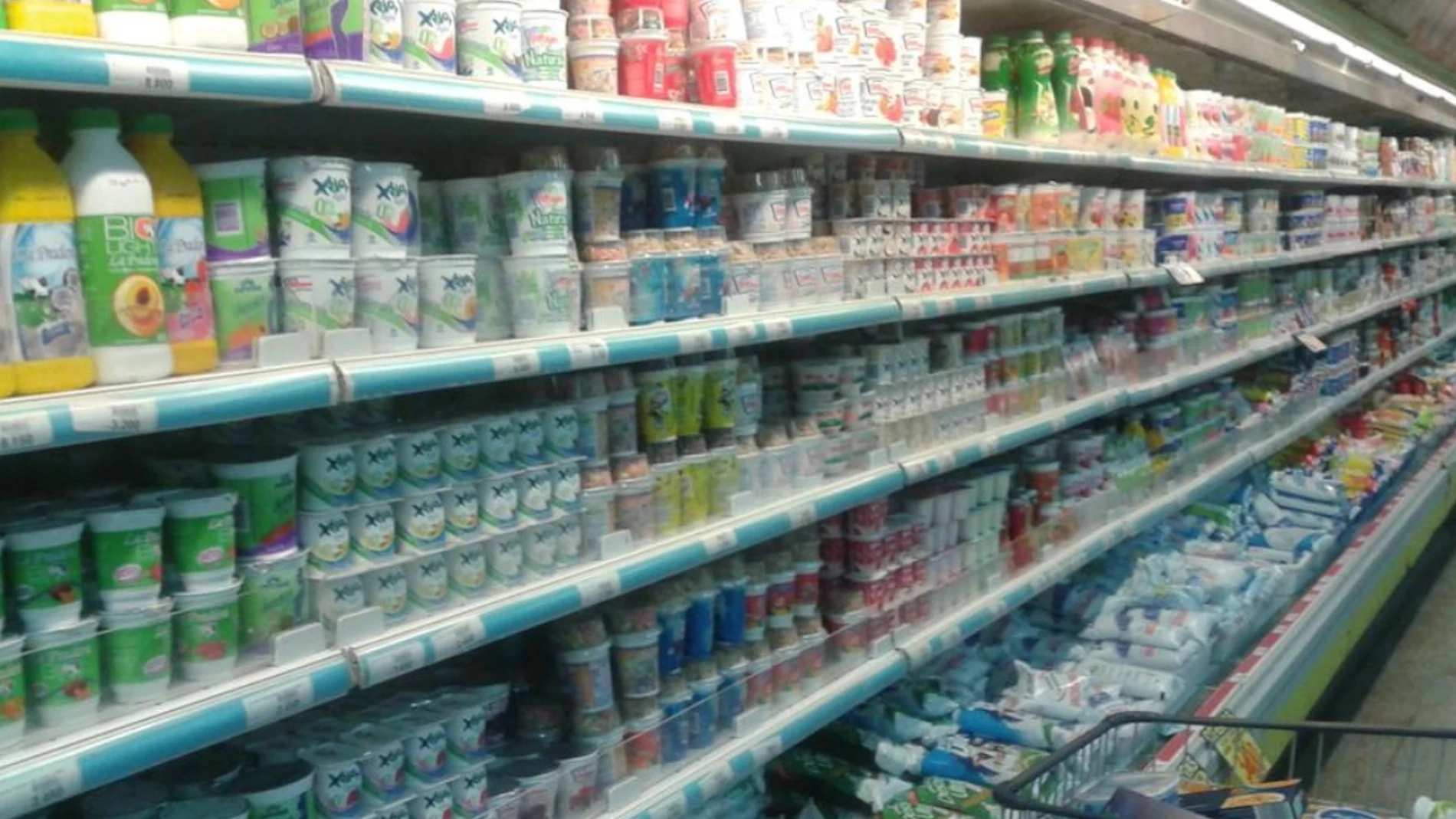 Zona de yogures en un supermercado