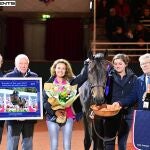 Susana García Cereceda recibe el premio de mejor criadora de Salto en 2023