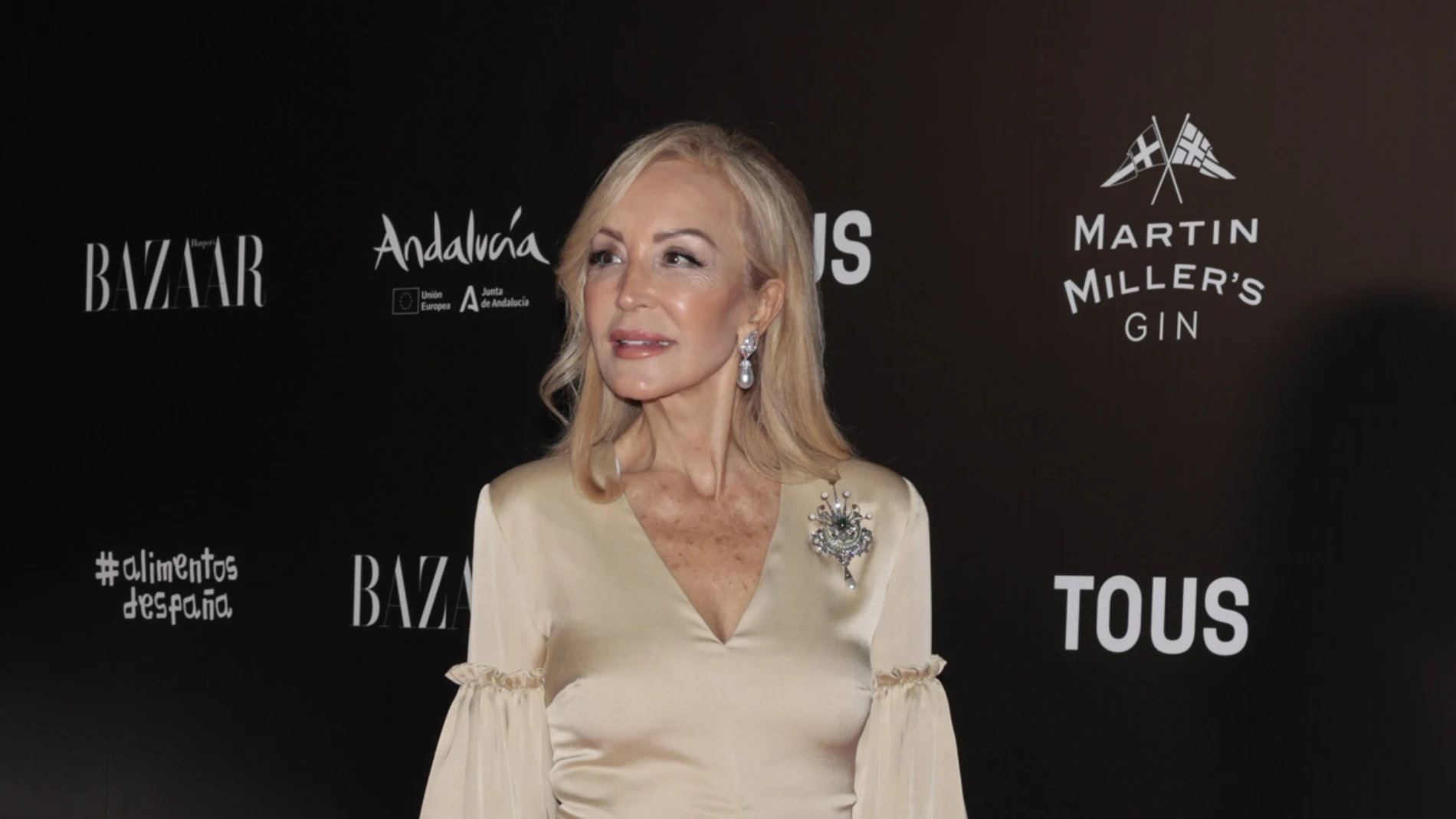 Carmen Lomana con vestido satinado.