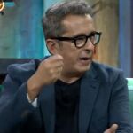 Andreu Buenafuente hace el gesto de pagar, de apoquinar