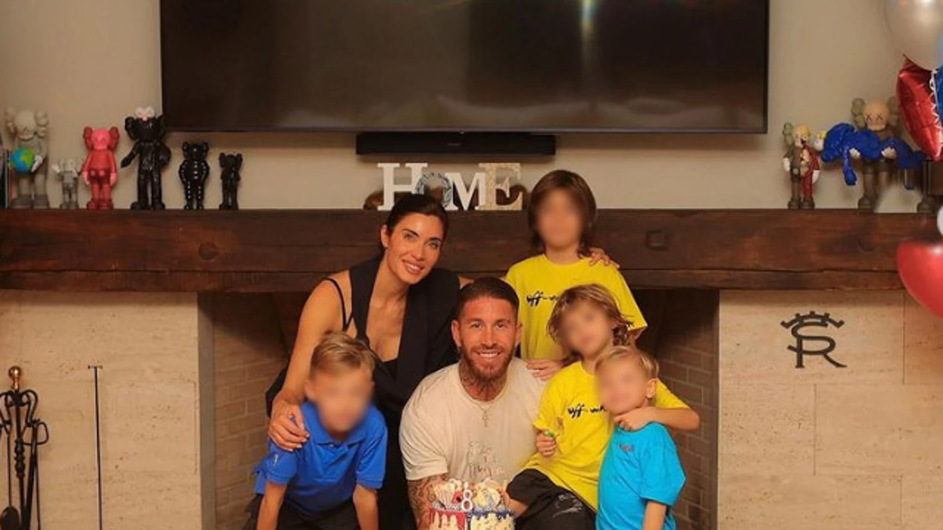 Sergio Ramos y Pilar Rubio con sus hijos
