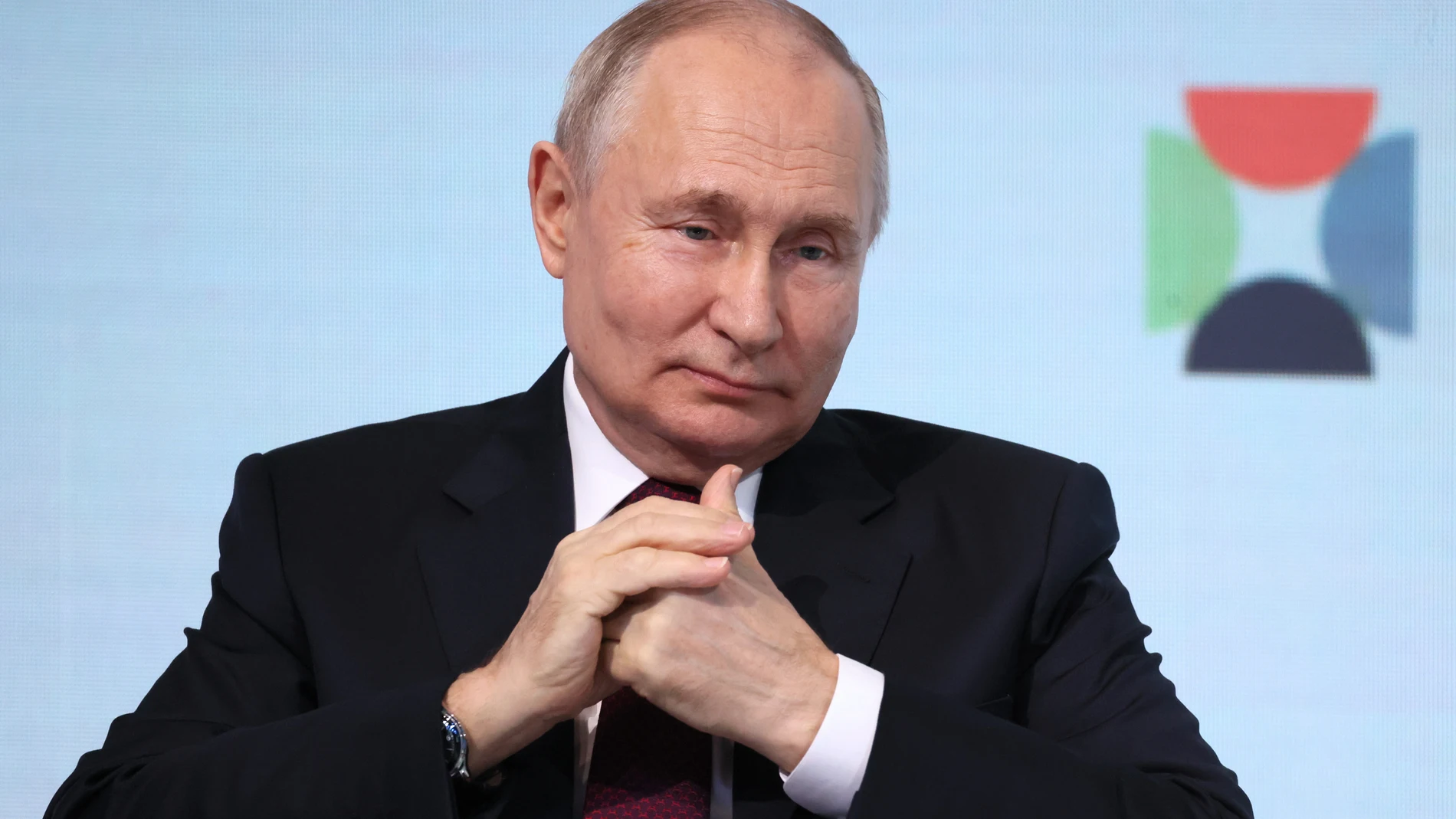St. Petersburg (Russian Federation), 16/11/2023.- Russian President Vladimir Putin looks on during a plenary session of the IX International Cultural Forum - Forum of United Cultures, in St.Petersburg, Russia, 17 November 2023. Representatives of the LGBT community are also part of society and, like all other citizens, have the right to participate and succeed in cultural competitions, Putin stated at the plenary meeting of the Forum of United Cultures. (Rusia, San Petersburgo) EFE/EPA/MIKHAI...