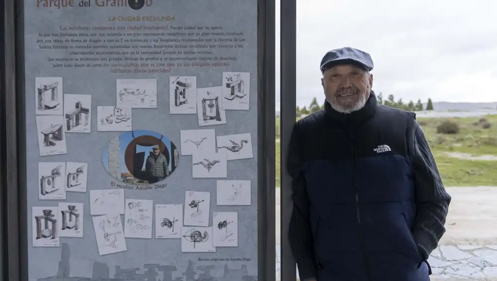 El artista salmantino, Amable Diego, autor de los diseños que se plasmaron en este parque.