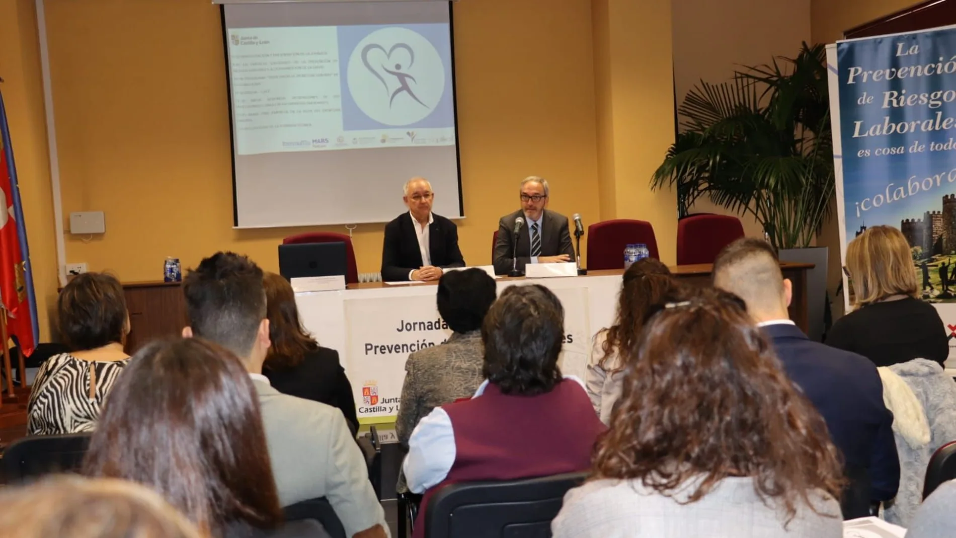 El secretario general de industria, Comercio y Empleo, Alberto Díaz Pico, inauguró la jornada de Ávila celebrada en el salón de actos de la Gerencia del Servicio Público de Empleo.