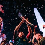 Simpatizantes de Milei celebran en las calles su elección como presidente de Argentina