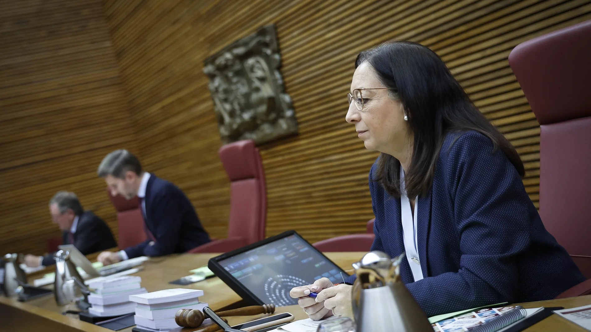 La presidenta de Les Corts, Llanos Massó