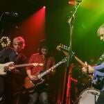 Pat Sansone, John Auer y Chris Stamey, en el escenario