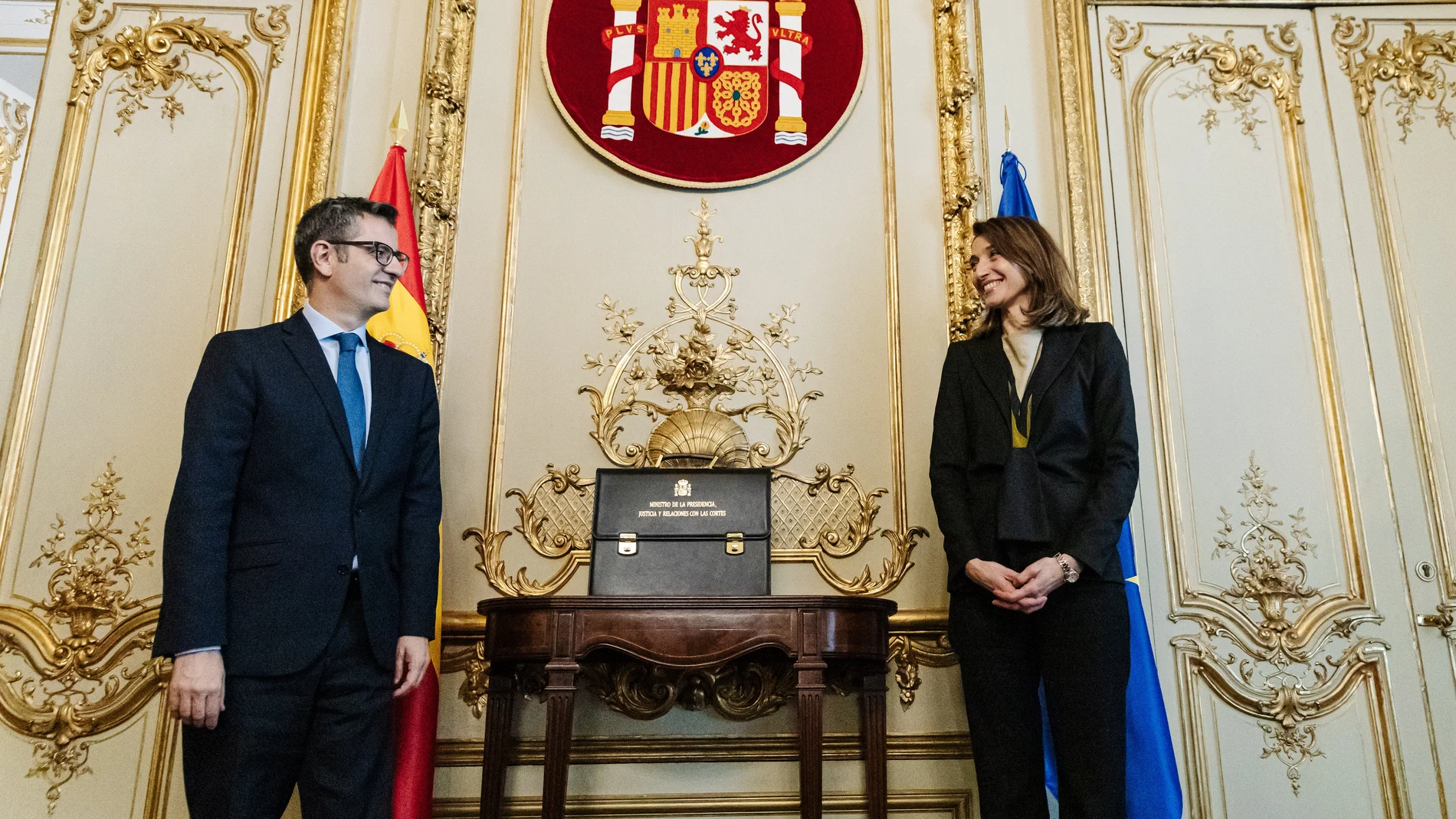 El hasta ahora ministro de la Presidencia, Relaciones con las Cortes y Memoria Democrática, Félix Bolaños y la hasta hoy ministra de Justiicia, Pilar Llop, durante el traspaso de la cartera de Justicia, en la sede del Ministerio de Justicia, a 21 de noviembre de 2023, en Madrid (España). En la segunda legislatura del Gobierno de coalición del PSOE, Félix Bolaños ha sido nombrado por el presidente del Gobierno nuevo ministro de Justicia, cargo en el que toma el relevo a Pilar Llop. Además, Bolaños sigue al frente del departamento de Presidencia y Relaciones con las Cortes. 21 NOVIEMBRE 2023;JUSTICIA;LLOP;BOLAÑOS Carlos Luján / Europa Press 21/11/2023