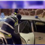 Momento de la detención de uno de los sospechosos