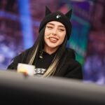 Nicki Nicole, con un gorro de 'Catwoman', en 'El Hormiguero'