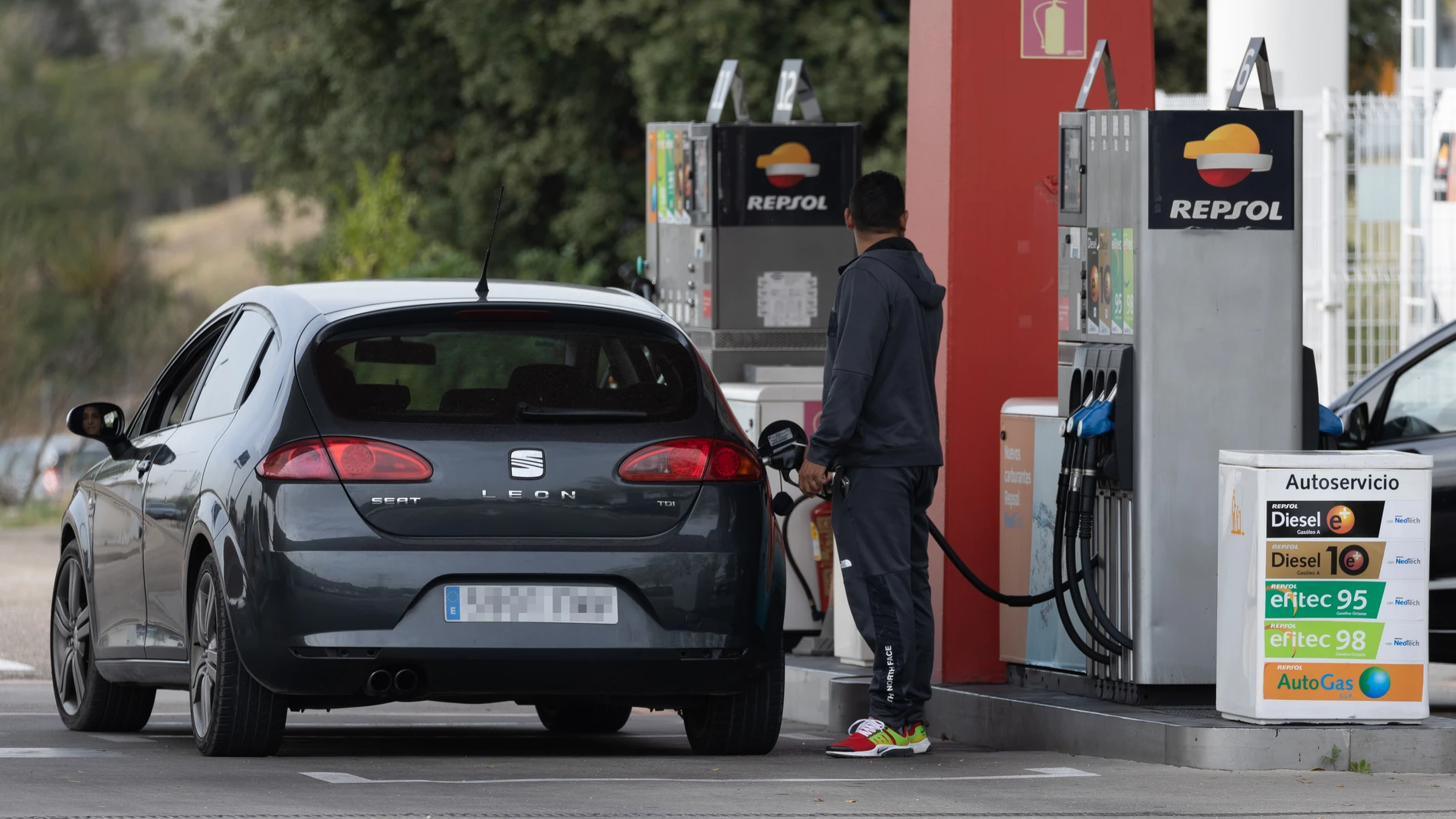 Economía.- Los carburantes siguen su tendencia a la baja, la gasolina se abarata un 1,17% y el gasóleo un 1,87%