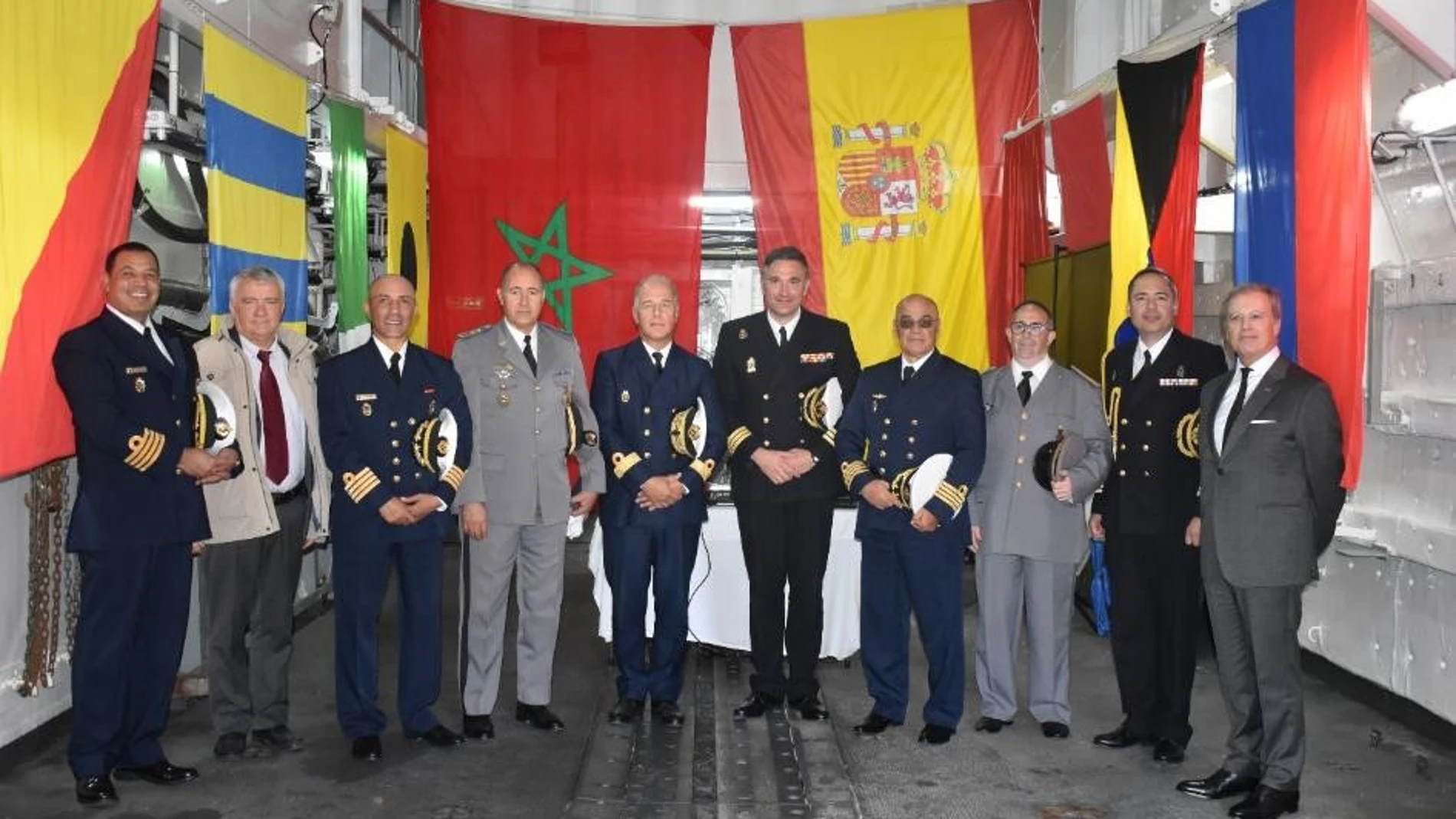 Autoridades marroquiés, a bordo de la "Santa María" con sus mandos