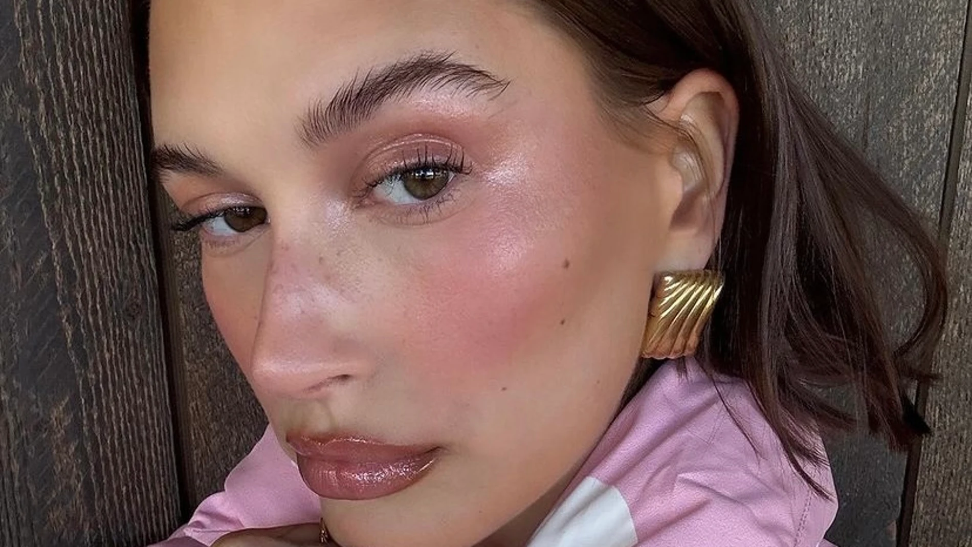 Hailey Bieber y su manicura.