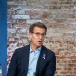 Feijóo participa en un acto del PP con motivo del Día de la Eliminación de la Violencia contra la Mujer 