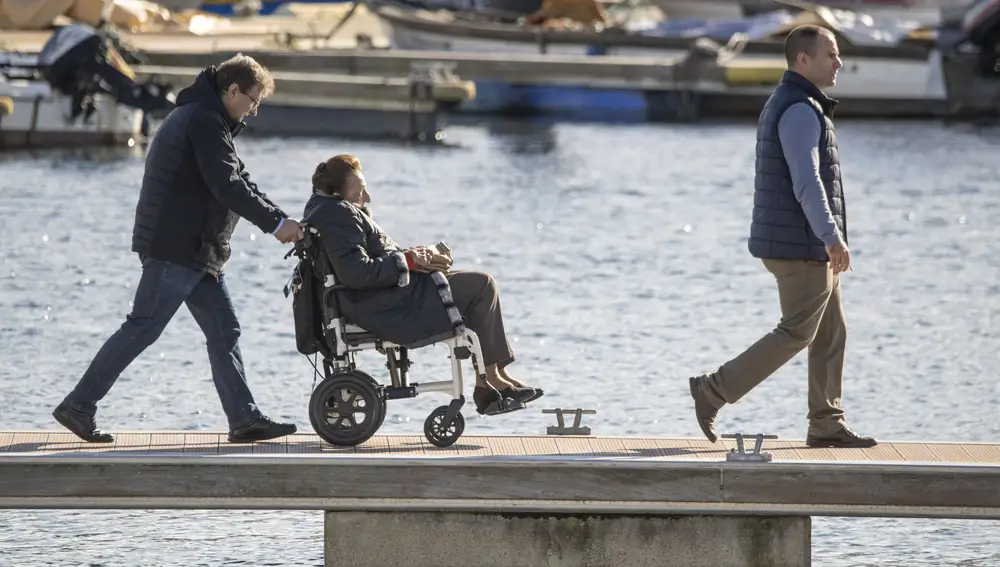 La infanta Margarita a su llegada al puerto de Sanxenxo tras salir a navegar con Pedro Campos, amigo de su hermano el rey emérito Juan Carlos