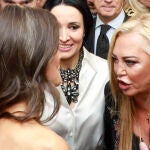 Bele´n Esteban hablando con la reina Letizia durante la fiesta del XXV Aniversario de La Razón