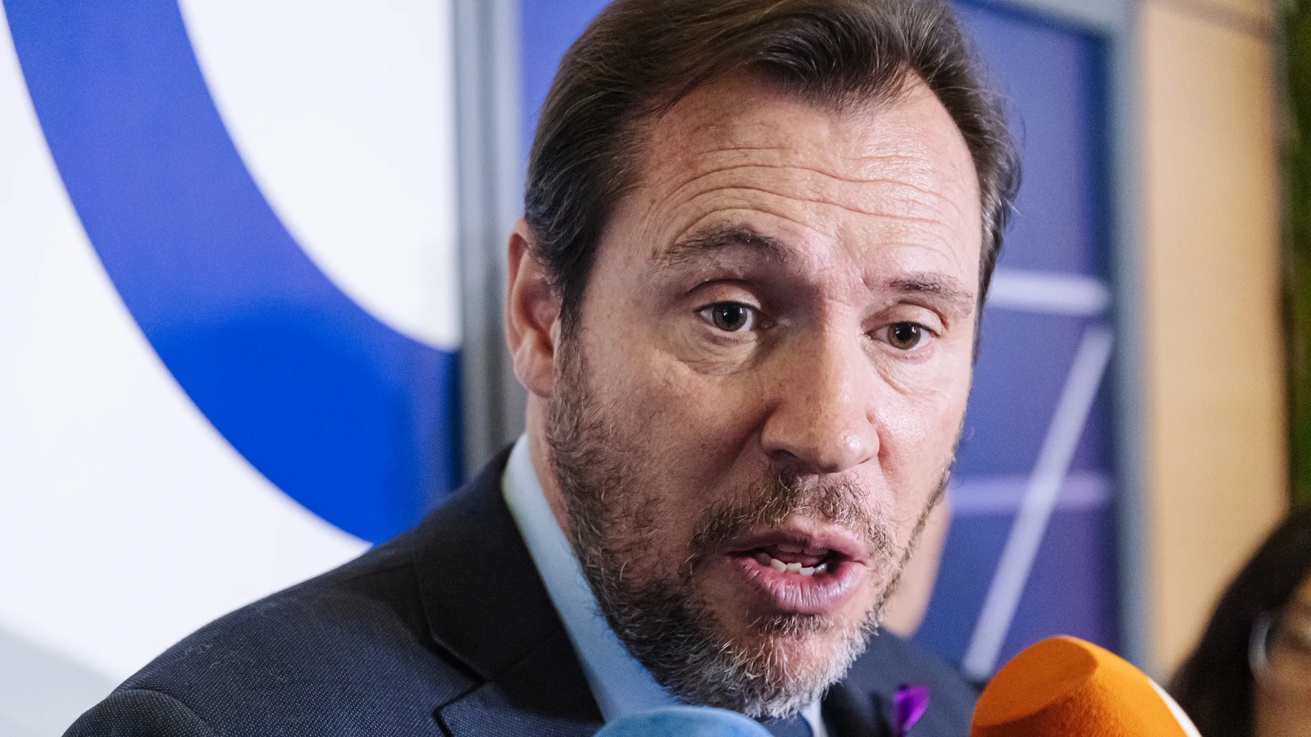 El ministro de Transportes y Movilidad Sostenible, Óscar Puente, ofrece declaraciones a los medios a su llegada a un acto de firma de la ampliación del Programa Horizonte de la ingeniería pública Ineco contra la violencia de género, en la sede de la empresa, a 24 de noviembre de 2023, en Madrid (España). El acto está organizado en el marco de los actos de celebración del '25N Día Internacional de la Eliminación de la Violencia contra las Mujeres'. Durante el evento, se han ratificado los conv...