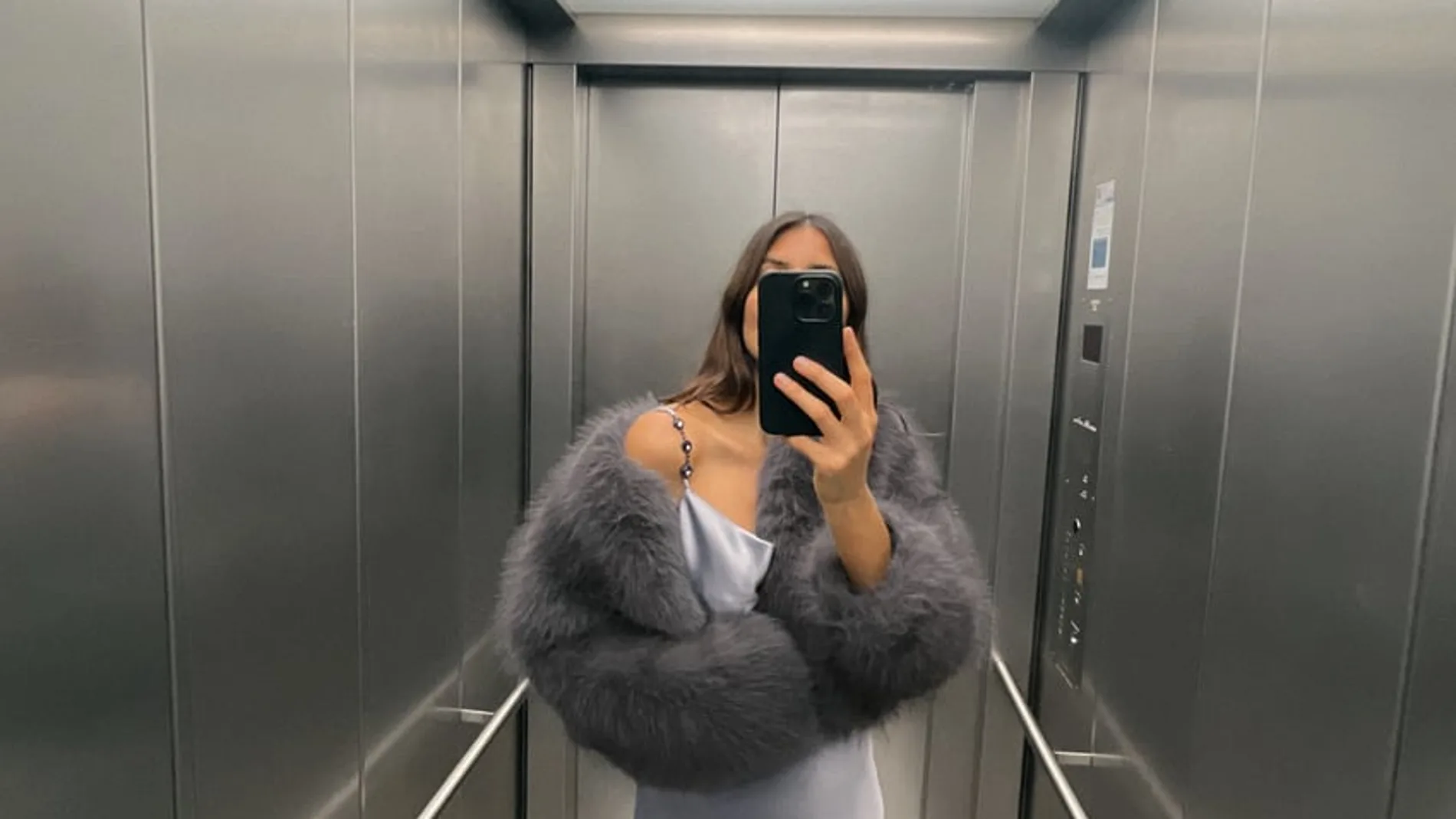Los vestidos y abrigos más icónicos de Zara y Mango