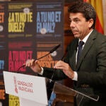 Mazón suma la lucha de la violencia contra la mujer a los grandes consensos con oposición