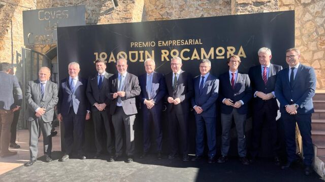 Jose Juan Fornés, director general de supermercados Más y más, ha recibido hoy en Alicante el I Premio Joaquín Rocamora