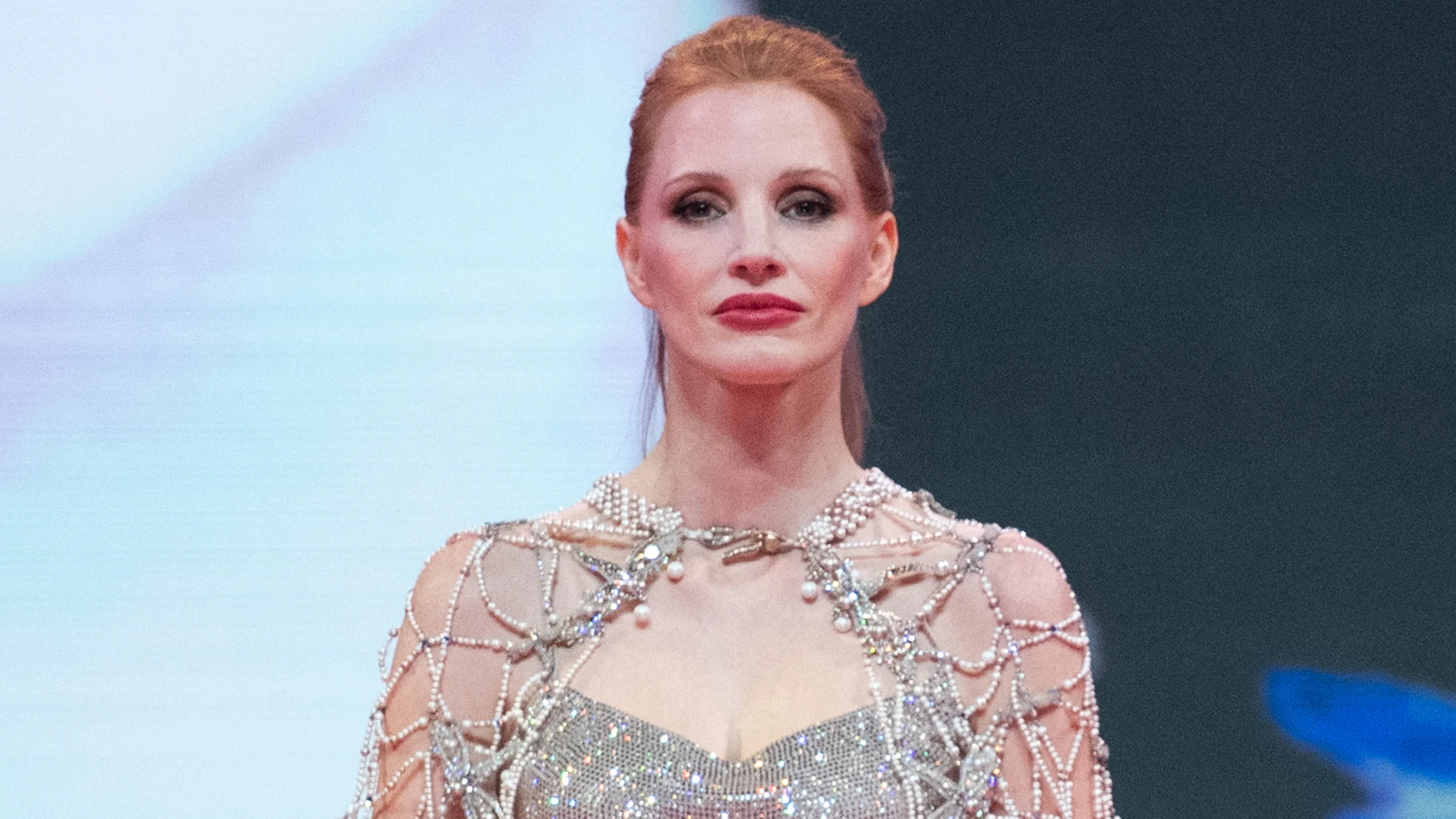 Jessica Chastain con el mono de brillos para esta Navidad.