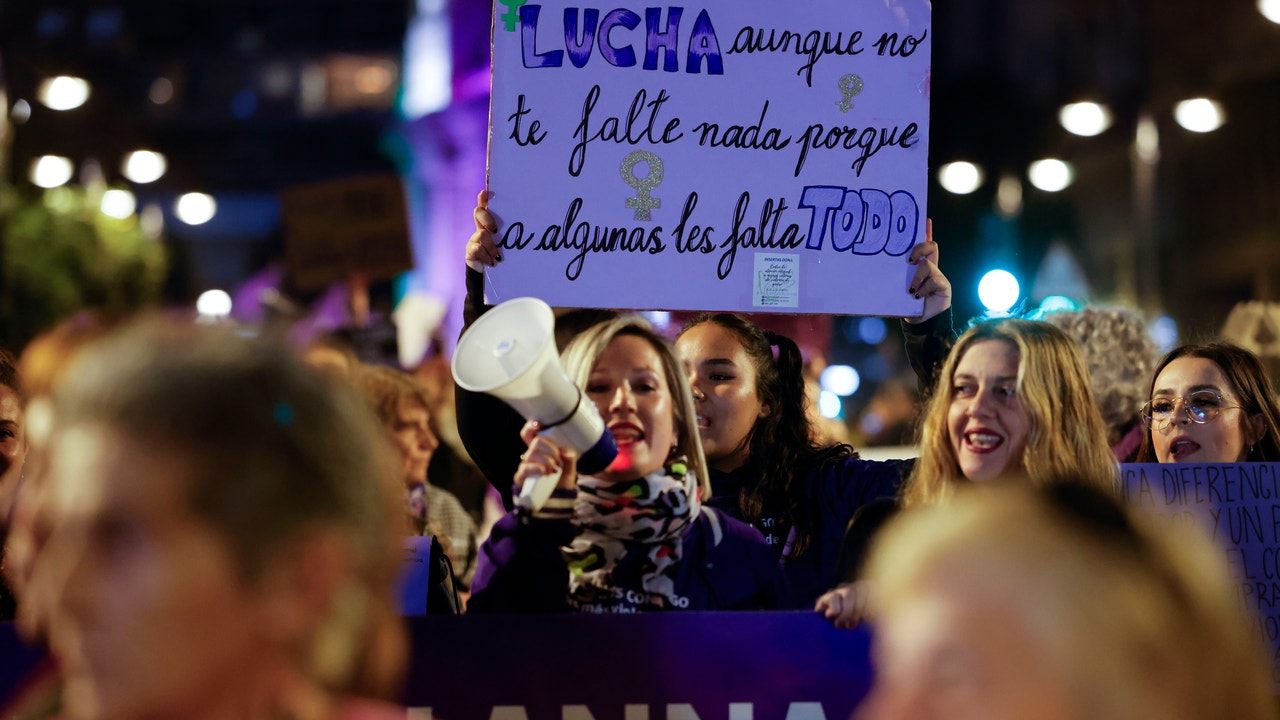 La Marcha Del 25N Clama En Valencia Contra La Violencia Machista El la-marcha-del-25n-clama-en-valencia-contra-la-violencia-machista-el