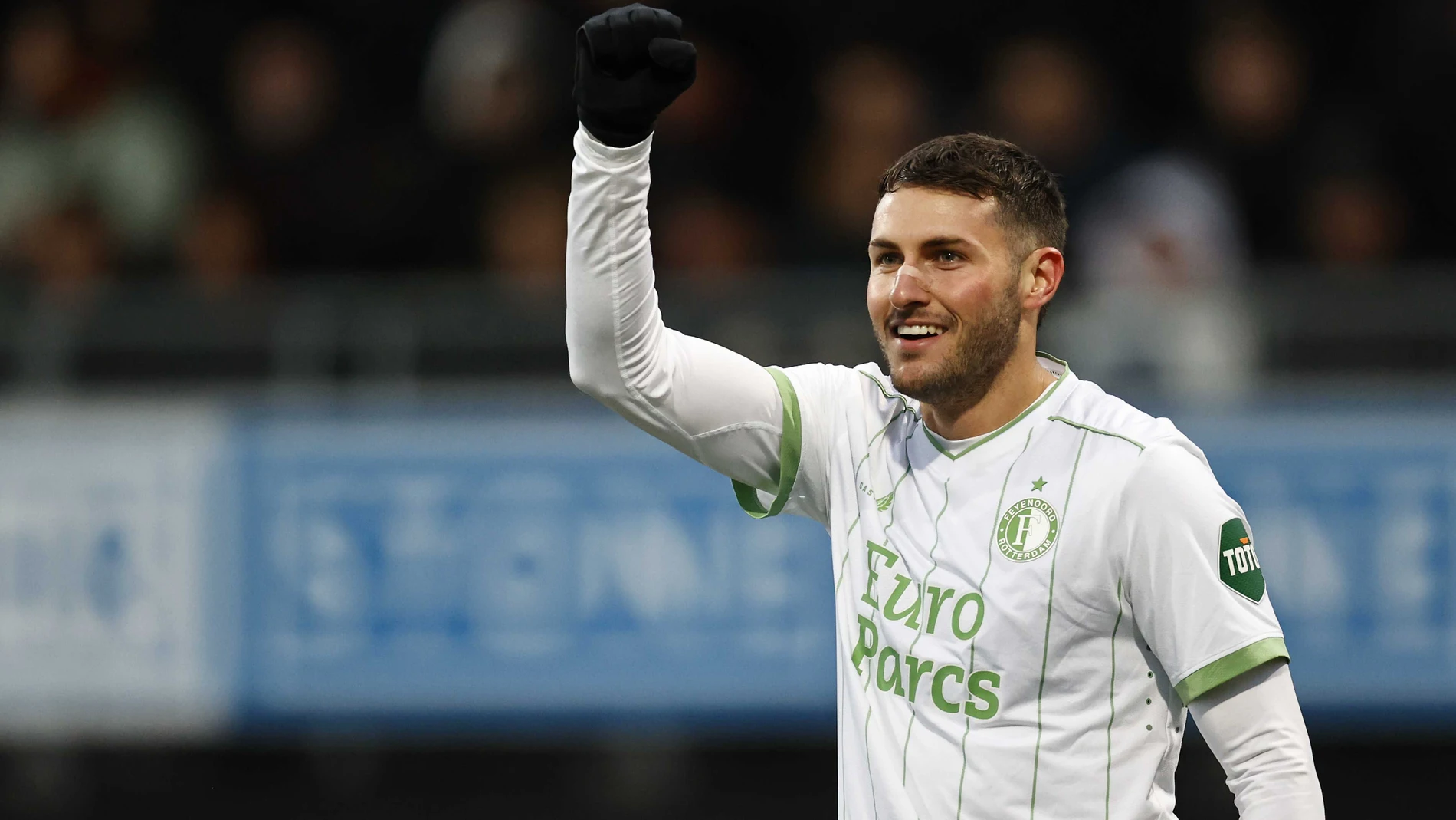 Rotterdam (Netherlands), 25/11/2023.- Santiago Gimenez of Feyenoord celebrates the 0-1 during the Dutch Eredivisie match between Excelsior Rotterdam and Feyenoord at the Van Donge & De Roo Stadium in Rotterdam, Netherlands, 25 November 2023. (Países Bajos; Holanda) EFE/EPA/MAURICE VAN STEEN