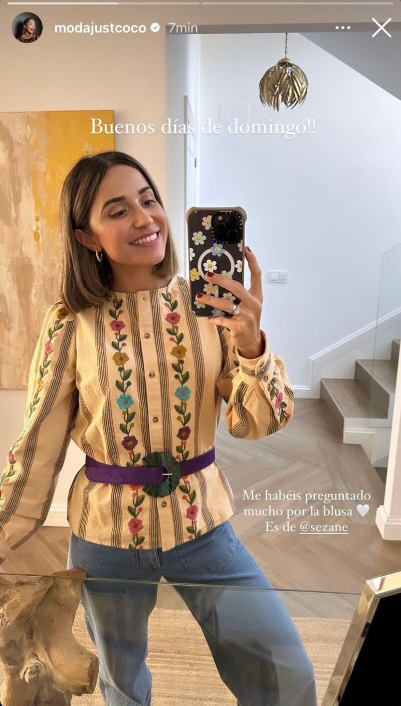 Verónica Díaz con blusa romántica.