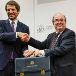 Miquel Iceta y Ernest Urtasun en el intercambio de carteras del Ministerio de Cultura 