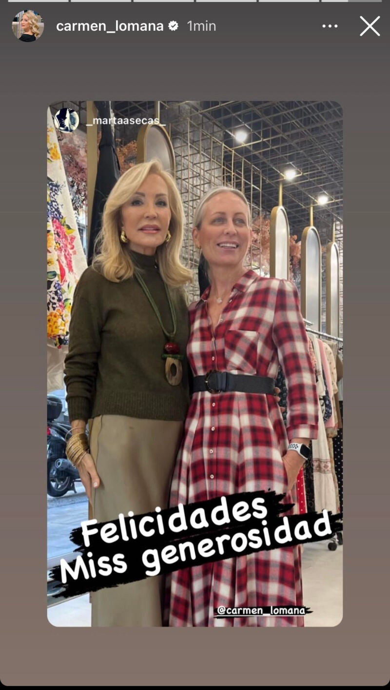 Carmen Lomana en su mercadillo solidario.