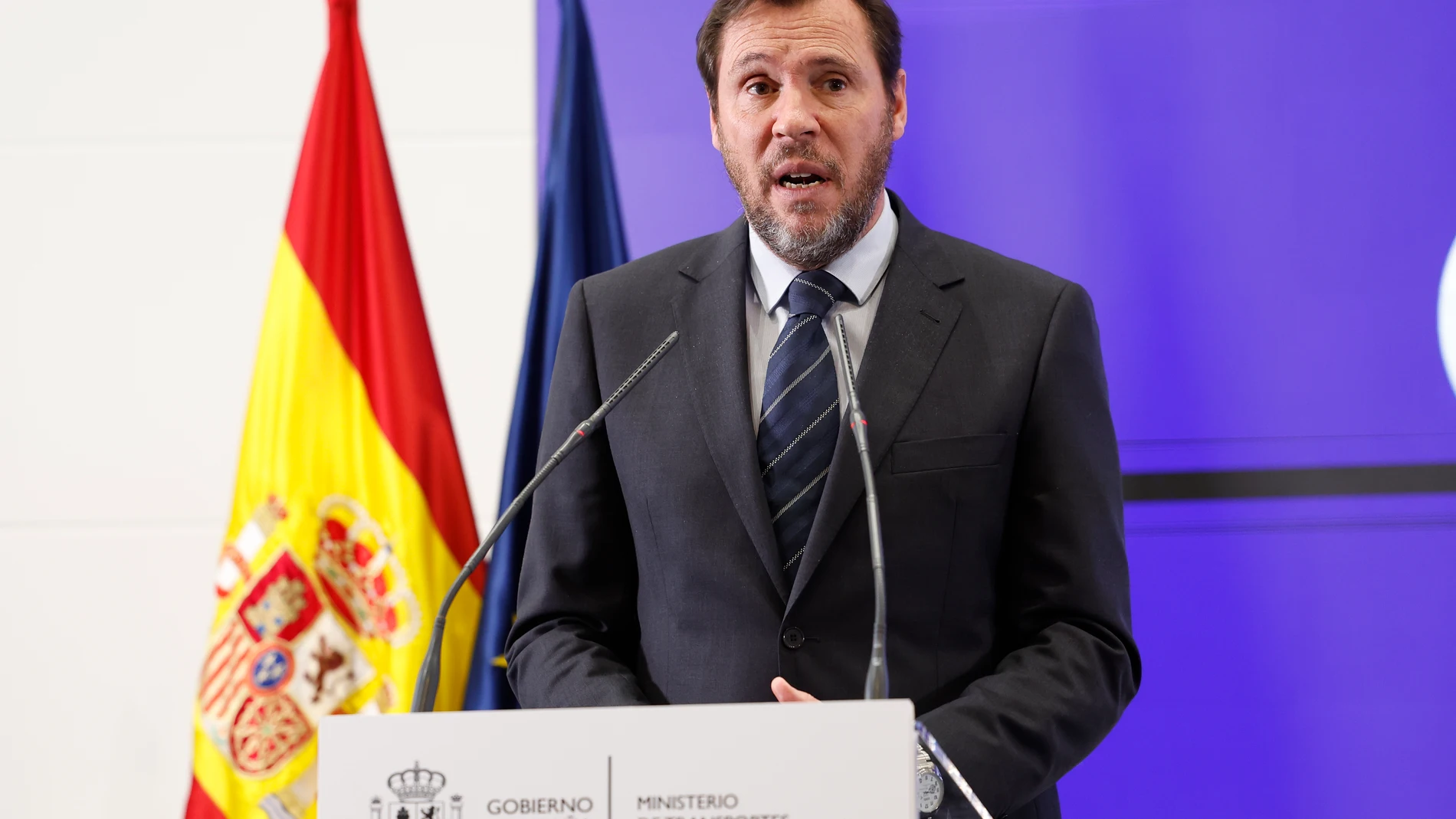 MADRID, 28/11/2023.- El ministro de Transportes y Movilidad Sostenible, Oscar Puente, presenta al equipo de altos cargos que le acompañará en la gestión de la nueva etapa del Ministerio, este martes en Madrid. EFE/Chema Moya