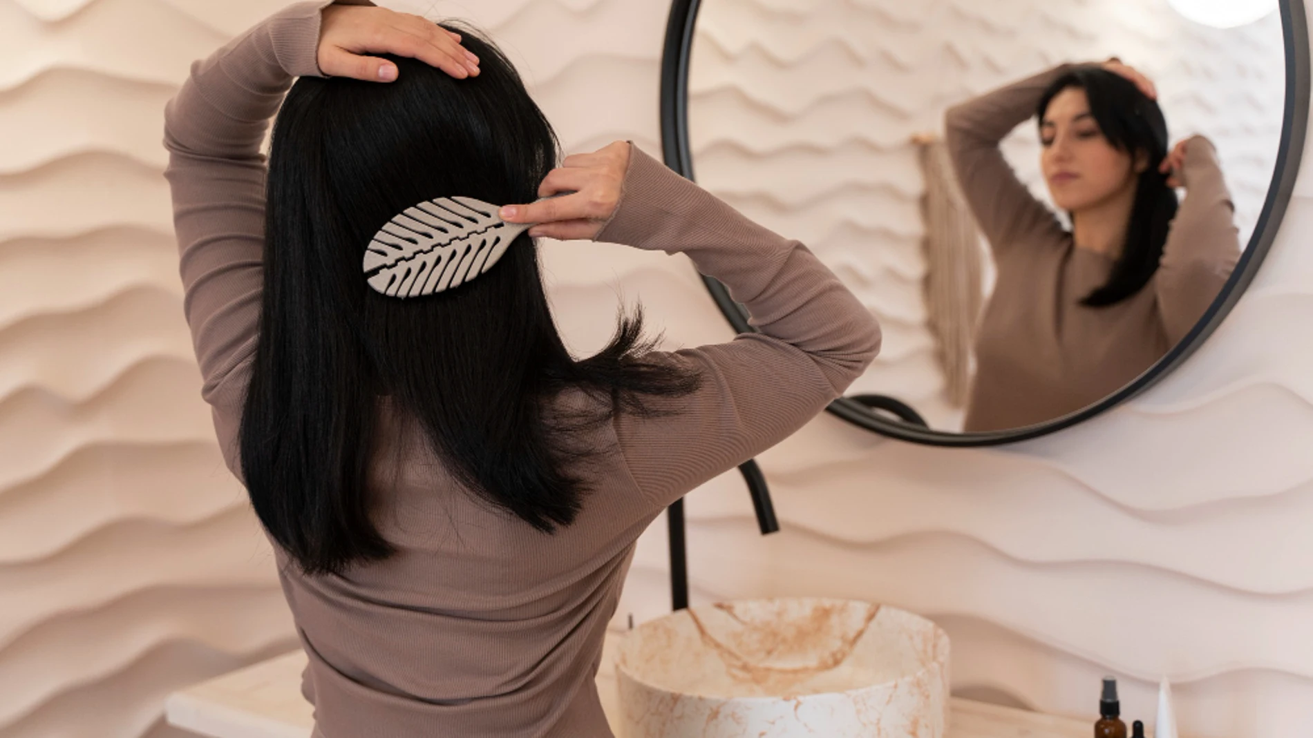 mujer pelo cabello peinar
