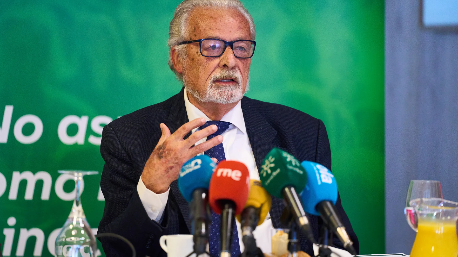El Defensor del Pueblo Andaluz, Jesús Maeztu, ha ofrecido un desayuno informativo para presentar los actos conmemorativos del 40 aniversario de la institución en el Parlamento de Andalucía, a 28 de noviembre de 2023 en Sevilla (Andalucía, España). La institución que vela por la defensa y derecho de los andaluces, cumple 40 años desde su fundación. En el día de hoy se han presentado los actos conmemorativos para tal efeméride. 28 NOVIEMBRE 2023 Joaquin Corchero / Europa Press 28/11/2023
