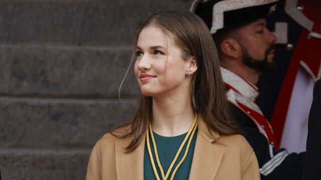 La Princesa Leonor y su look en su vuelta al Congreso.