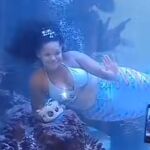 Una "sirena" casi se ahoga durante un espectáculo
