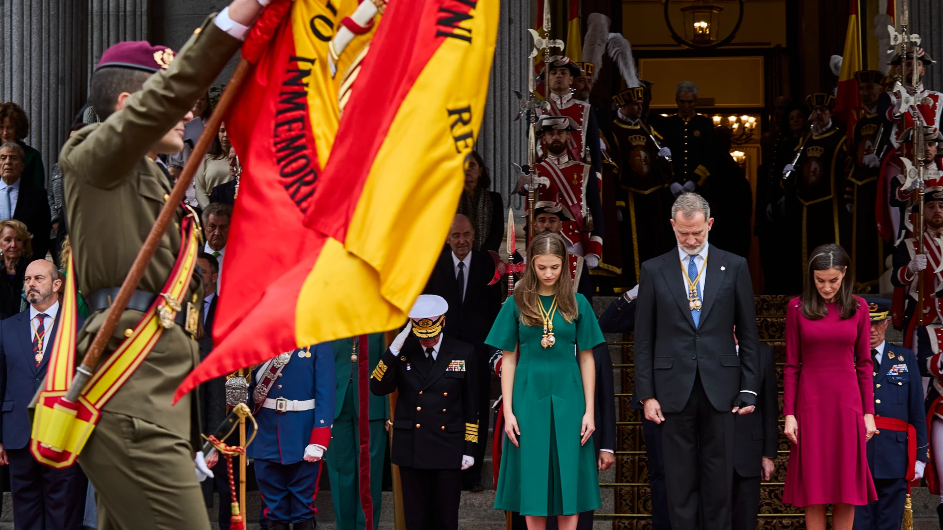Los Reyes Felipe VI y Letizia junto con la Infanta Leonor presiden la solemne sesión de apertura de las Cortes Generales de la XV legislatura en el Congreso de los Diputados. / © Alberto R. Roldán 29 11 2023