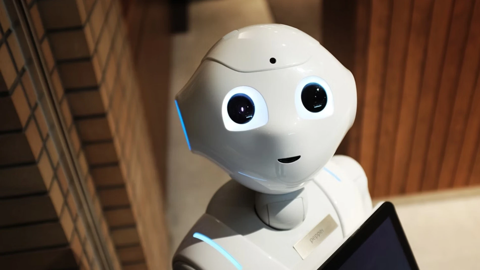 La IA es una tecnología con el potencial de cambiar la vida de las personas.
