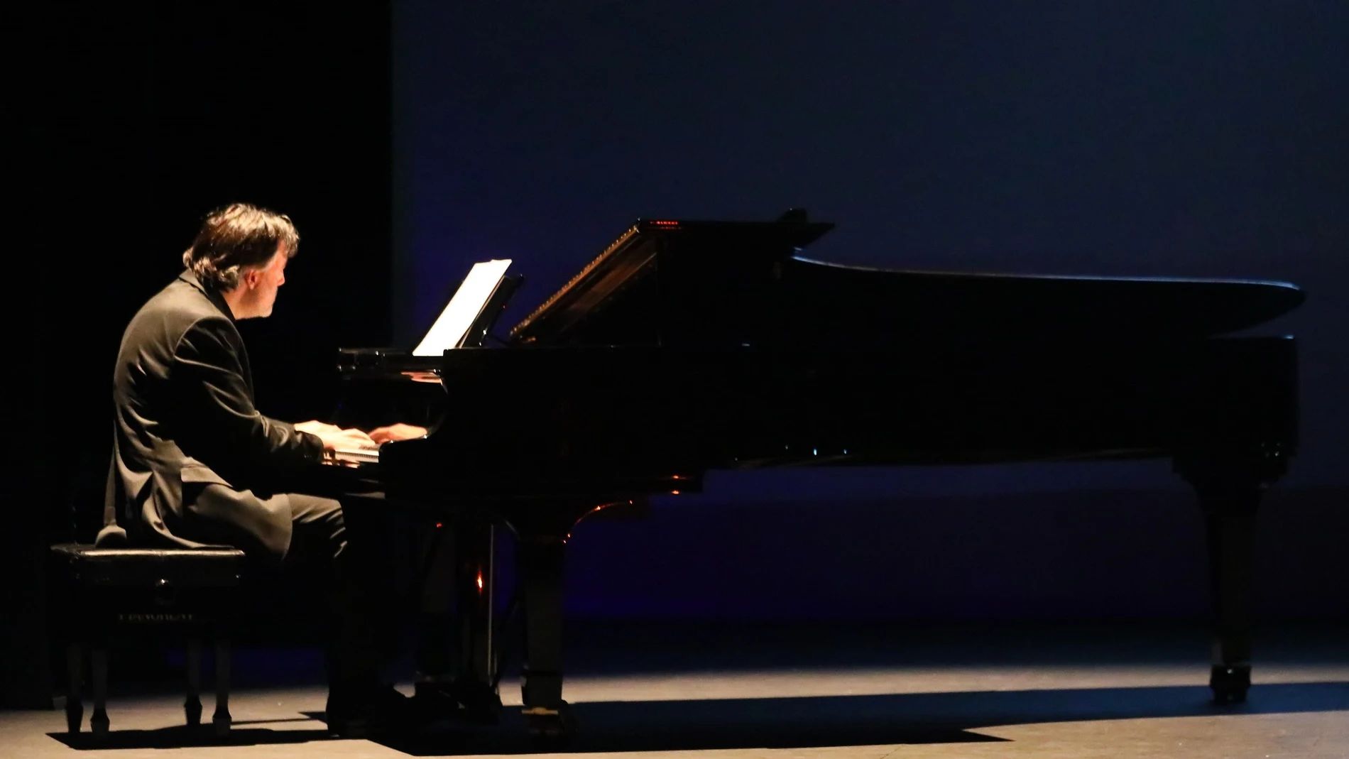 Diego Fernández Magdaleno al piano