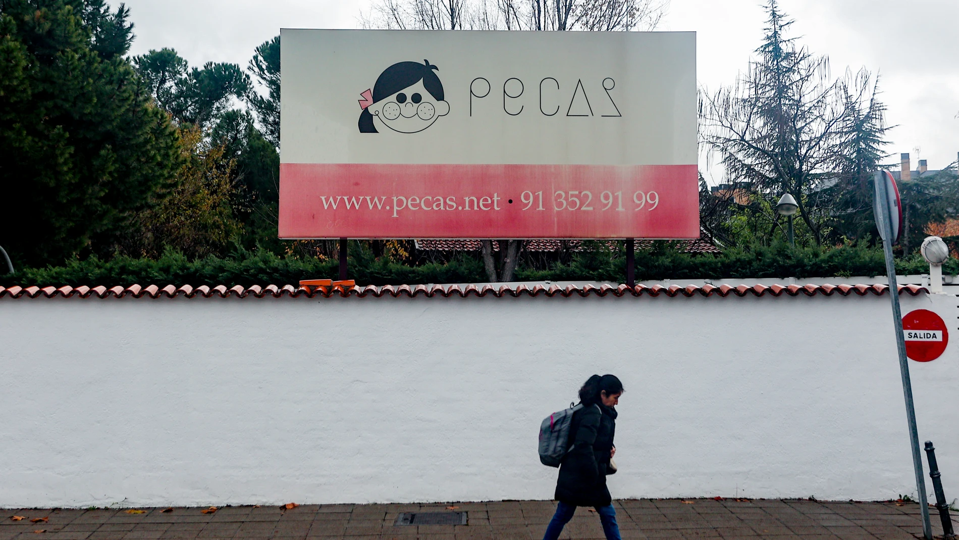 Exterior de las instalaciones del centro infantil Pecas de Pozuelo de Alarcón, a 30 de noviembre de 2023, en Pozuelo de Alarcón, Madrid (España). La Policía Nacional ha detenido a dos empleadas de la guardería privada de Pozuelo de Alarcón por presuntamente insultar y maltratar a seis de los niños que cuidaban. La investigación se inició a raíz de una trabajadora en prácticas que llegó a grabar vídeos de forma clandestina en los que se ve presuntas humillaciones a los menores. 30 NOVIEMBRE 2...
