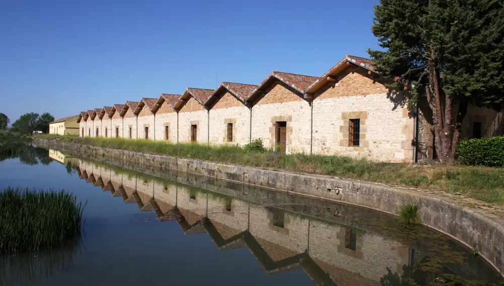 Dársena y almacenes en Alar del Rey