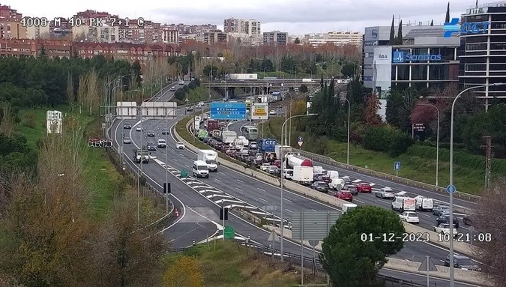 Sucesos.- Un helicóptero que participaba en una feria de Ifema se estrella en la M-40