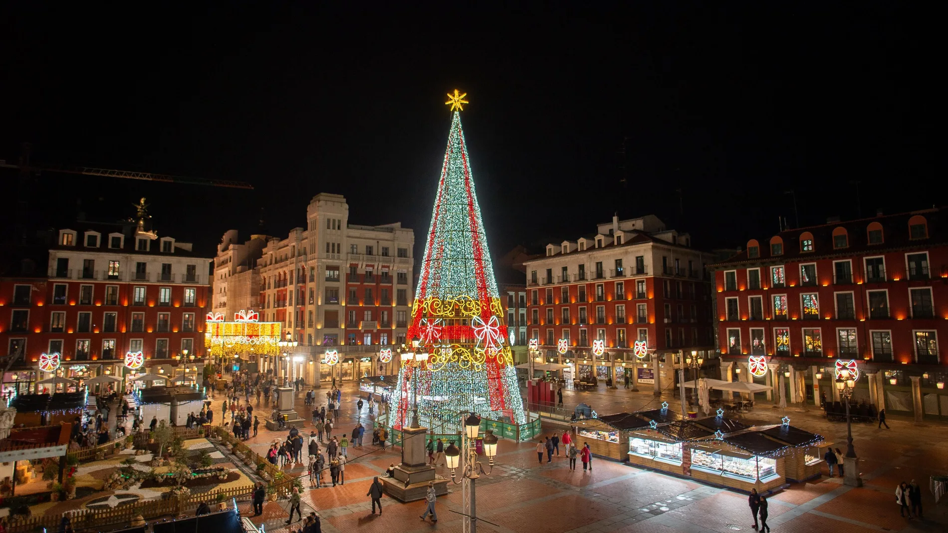 Mercado navideño en la Plaza Mayor de Valladolid