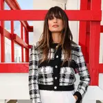 Estos son los 5 cortes de pelo con flequillo desfilado que llevan las mujeres 50+.